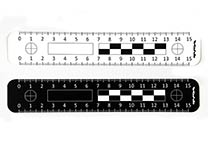 Wegwerplineaal (15 cm) voor fotografie, ene zijde wit met zwarte bedrukking, andere zwart met witte bedrukking