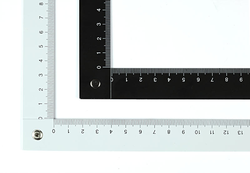 Rulers. White plastic ruler showing 0-4 c m on one edge and 26-30 on other  edge. ) and 30 in red, other numbers in black. Fills frame Stock Photo -  Alamy